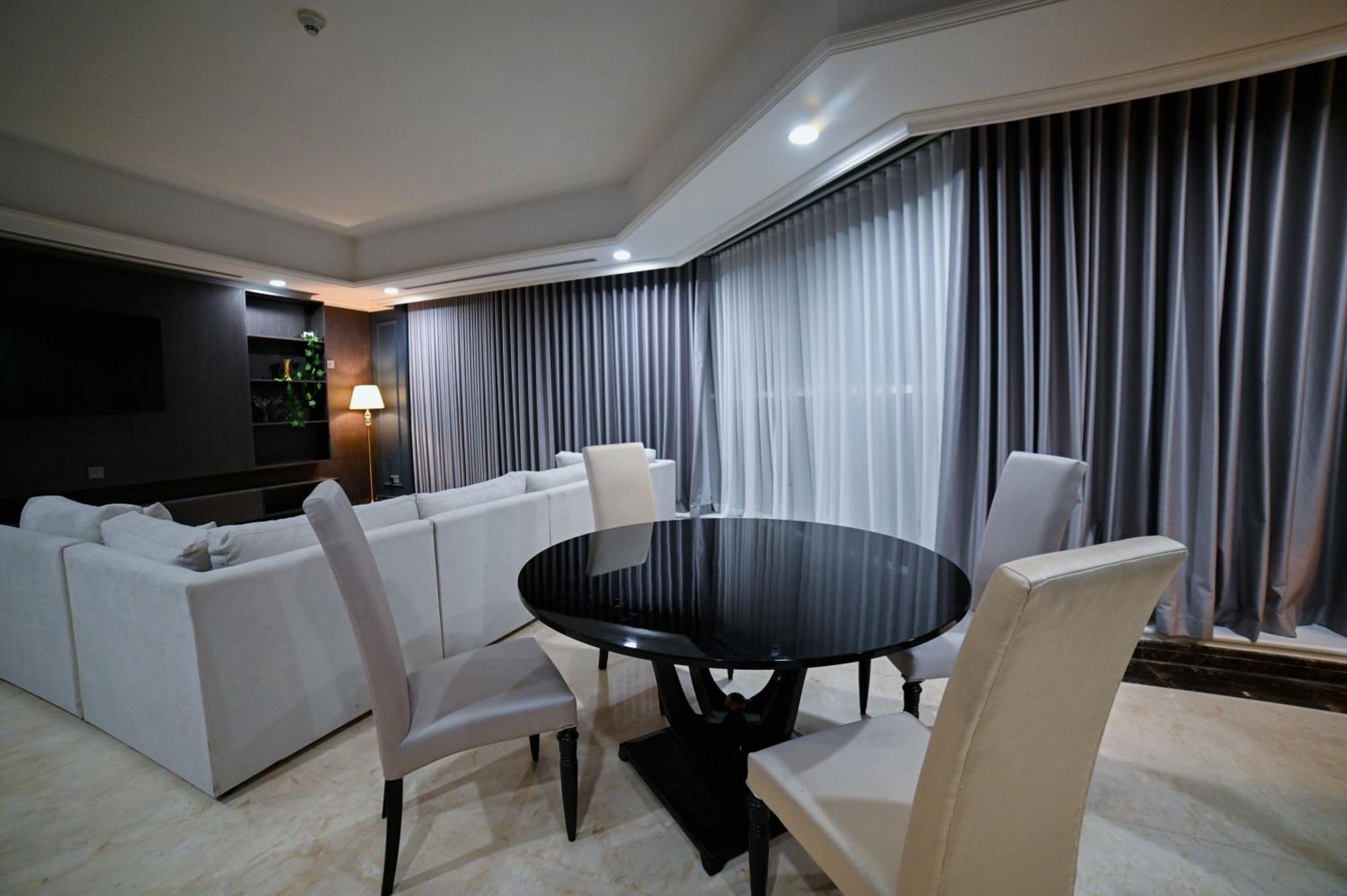 Seven Seas Hotel Dubai Exterior photo