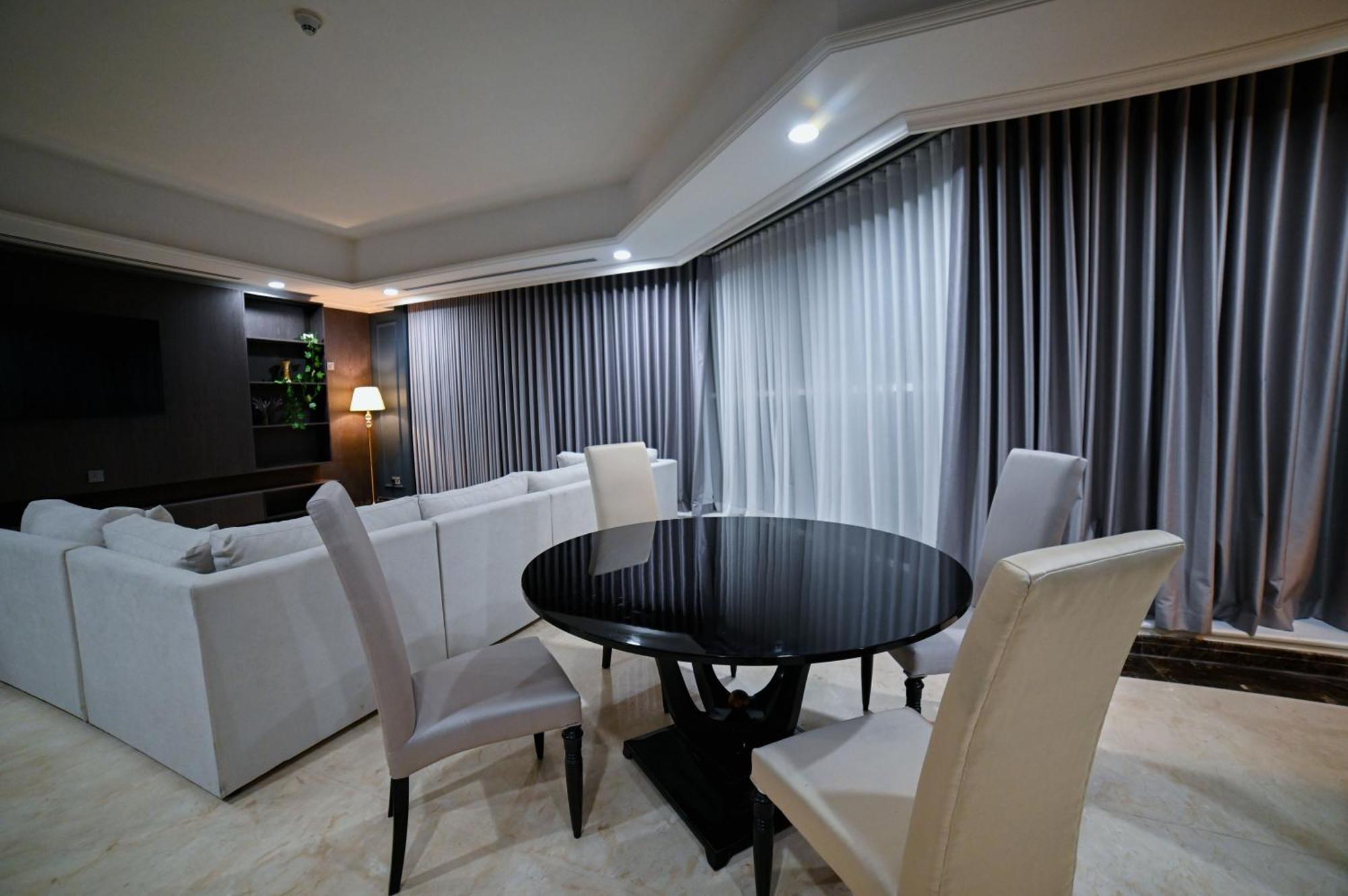 Seven Seas Hotel Dubai Exterior photo